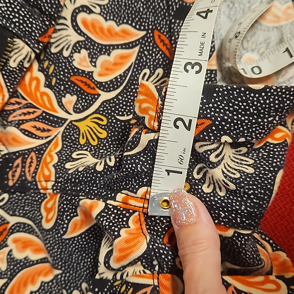 H and M floral leaf graphic print shorts size 12 faux cuff hem - Picture 7 of 8